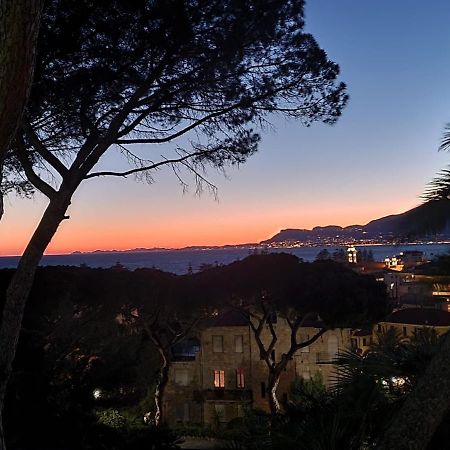 The Shell Apartment Bordighera Luaran gambar
