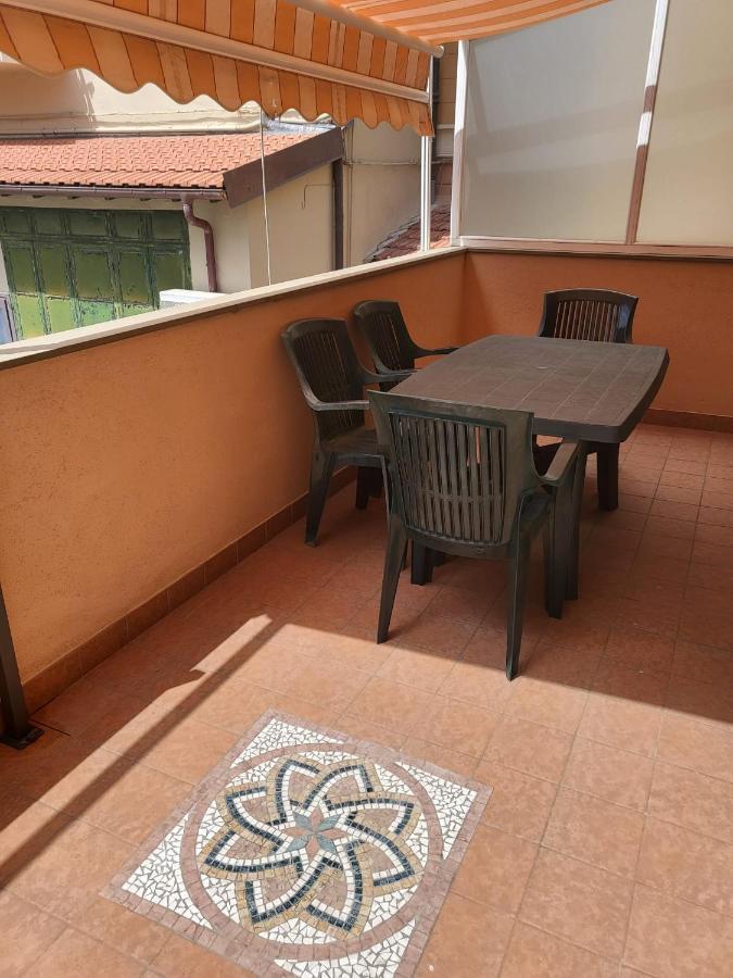 The Shell Apartment Bordighera Luaran gambar