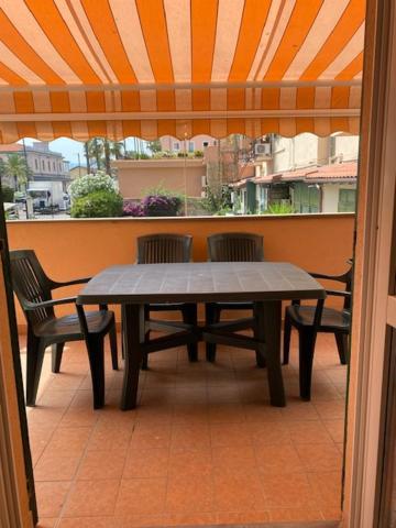 The Shell Apartment Bordighera Luaran gambar